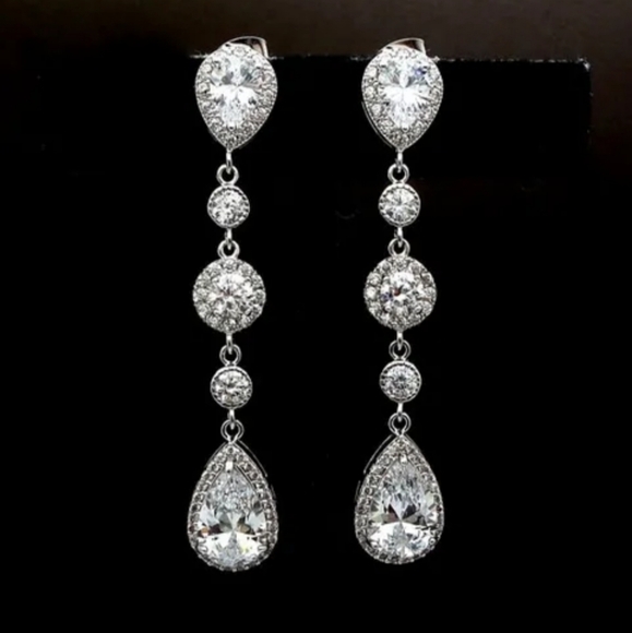 ✨️3 For $15✨️ Pear Shape Crystal Drop Earrings - Picture 3 of 4
